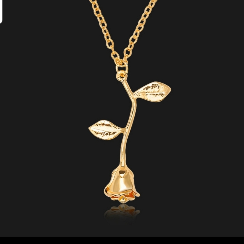 Gold 🌹pendant necklace